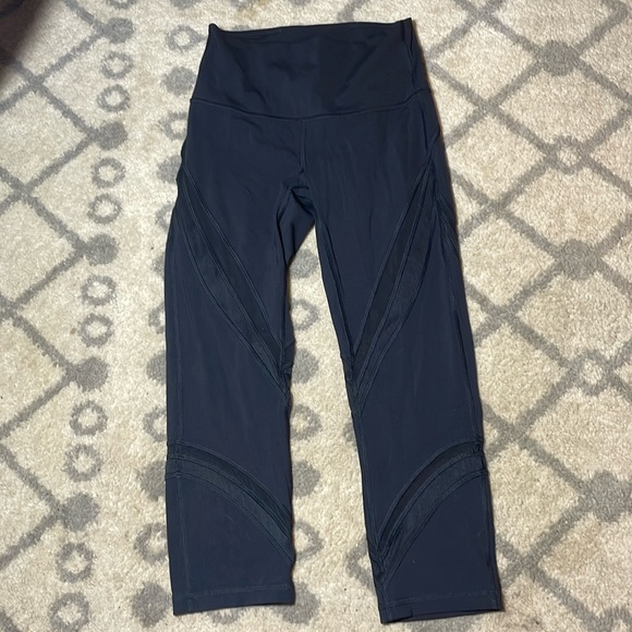 Very good condition black Lululemon leggings with rip tag. - Picture 1 of 4